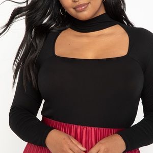 ELOQUII Scoop Neck Top with Collar Cut Out in Black Size: 26W/28W